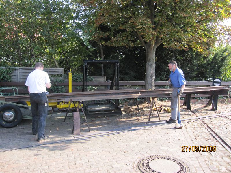 2009-09-27, Museumsbahn Weichenbau 06.jpg